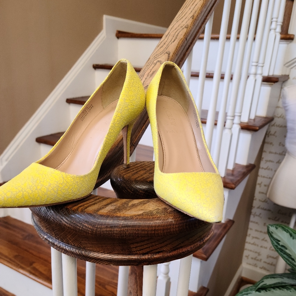 Jcrew 6 pale kiwi is the color, crackle leather pumps.  May ship without box